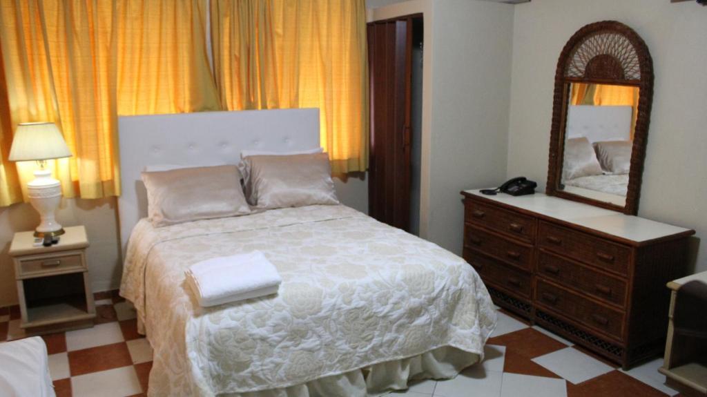 Hostal Plaza Yu Санто-Доминго Экстерьер фото